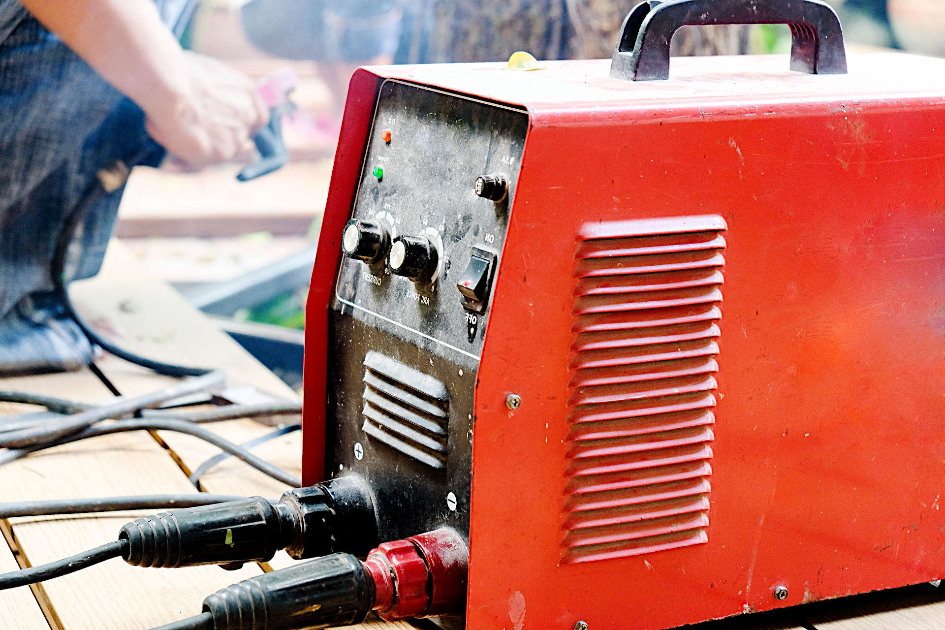What is the Difference Between AC and DC Welding? American Industrial