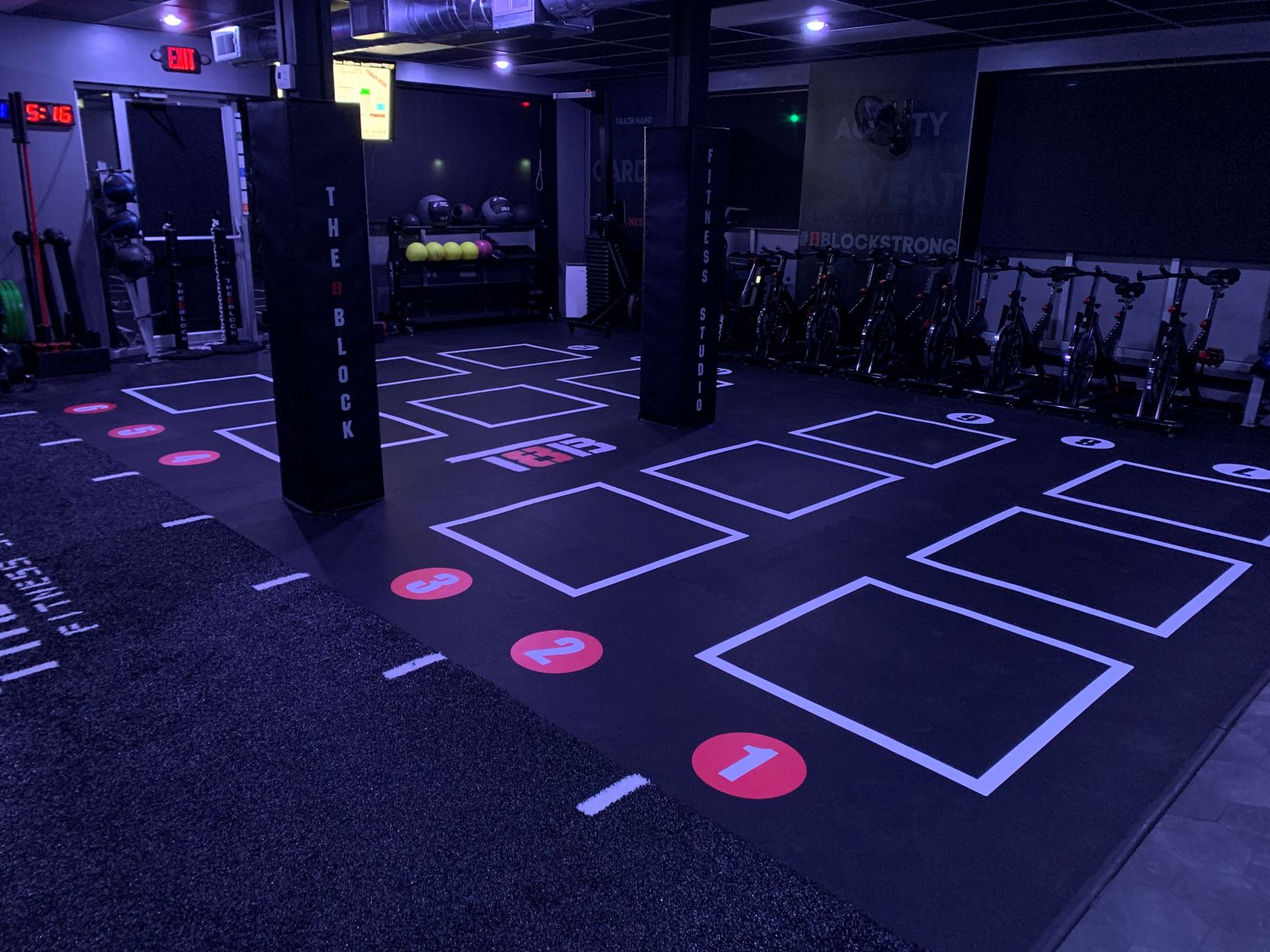 1/2" Rubber Gym Tiles Custom Weightlifting Platforms