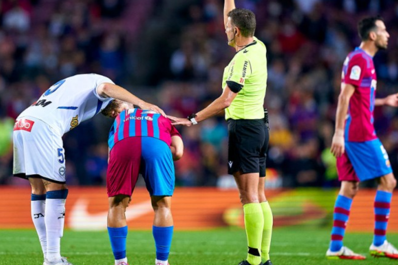 German Newspaper Highlights “Unusually Large” Number of Soccer Players