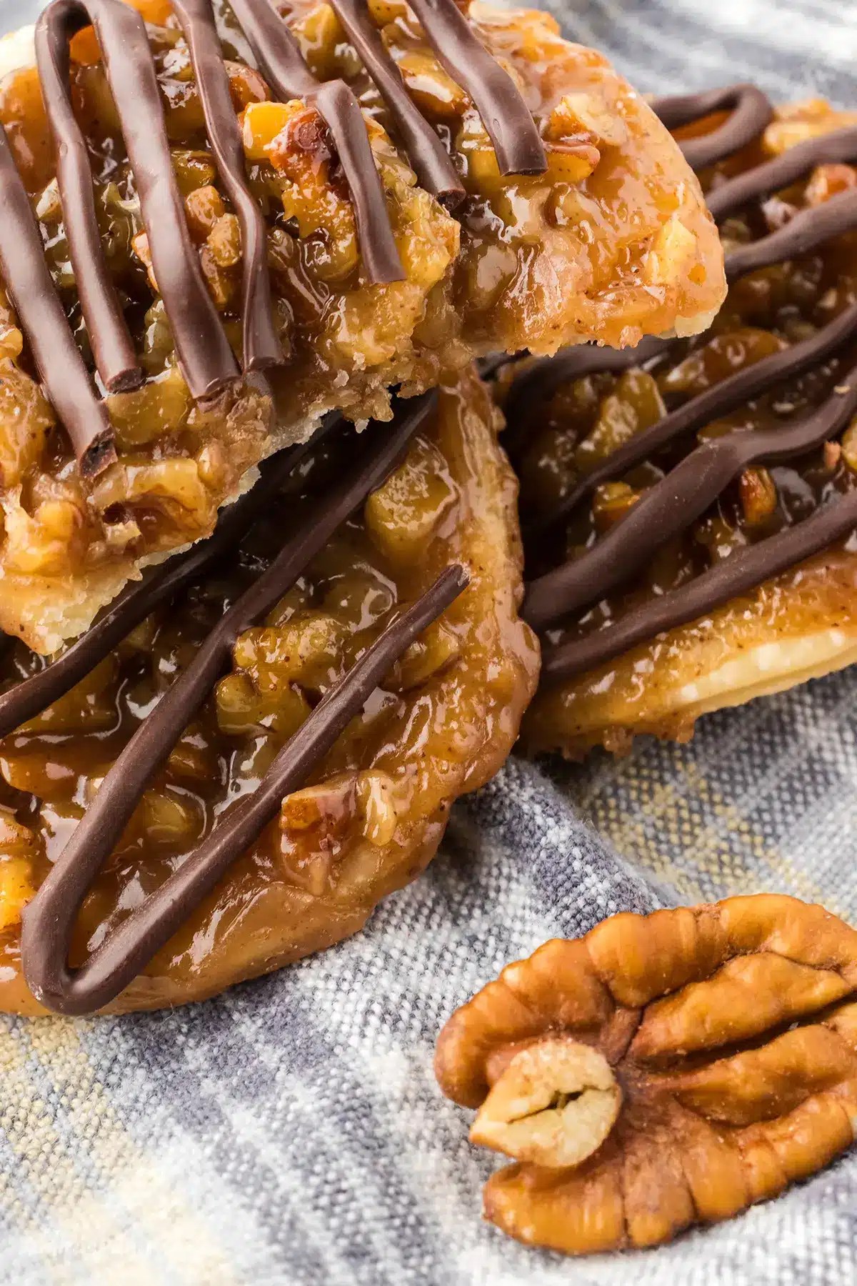 Pecan Pie Cookies (Chewy and Delicious Cookie Recipe) Amira's Pantry