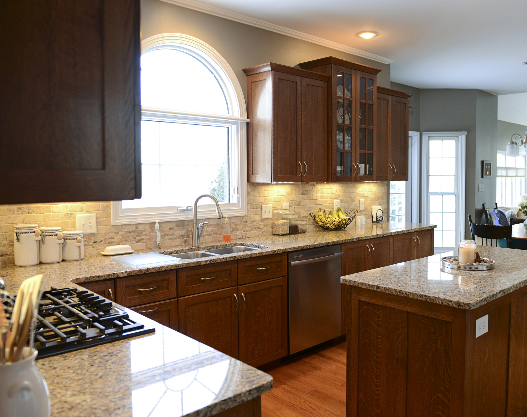 AC044sm Amish Kitchen Gallery