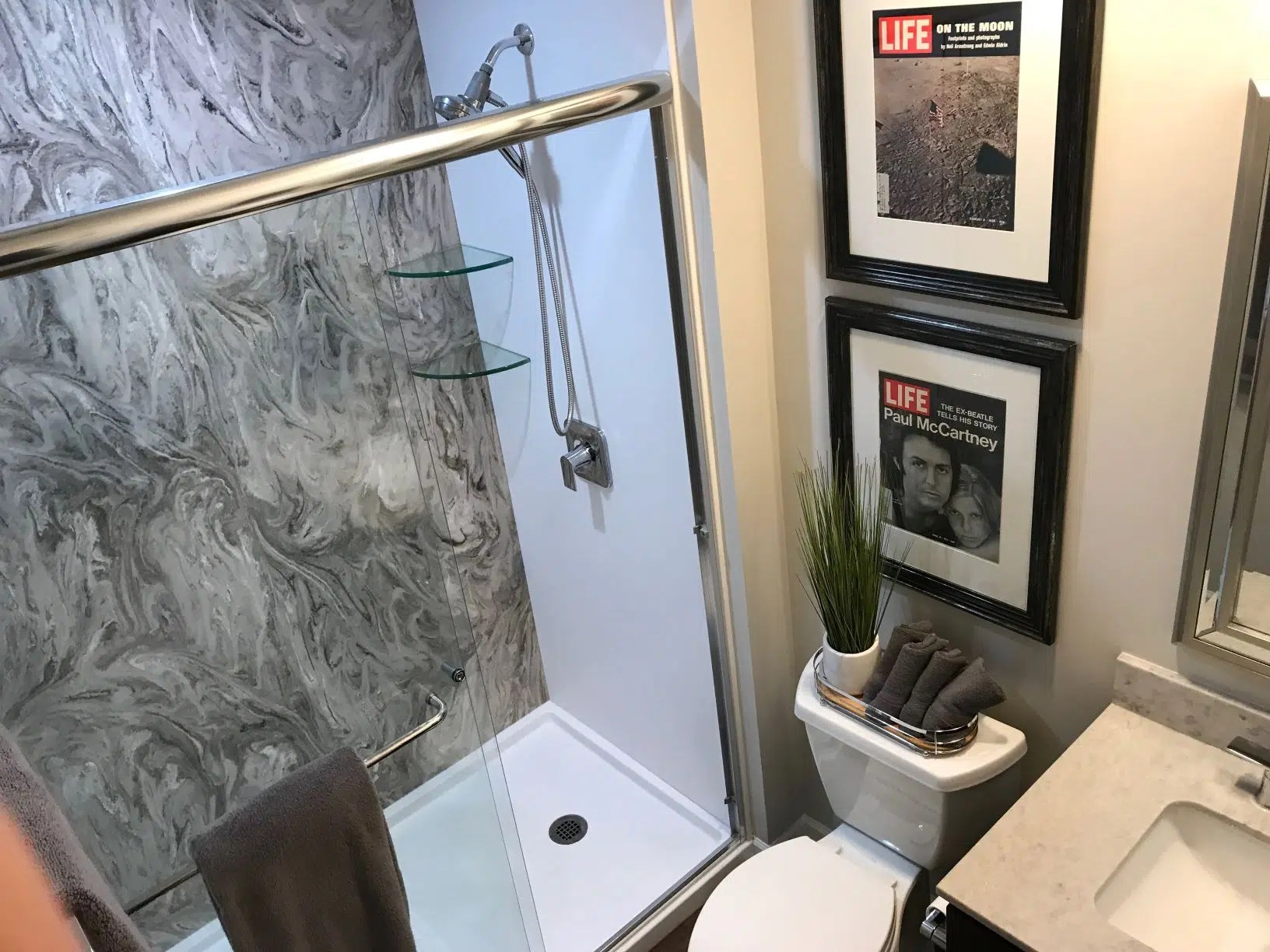 Corian Statement Shower Wall AM Kitchen & Bath