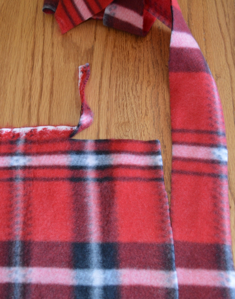 How to make a fleece scarf