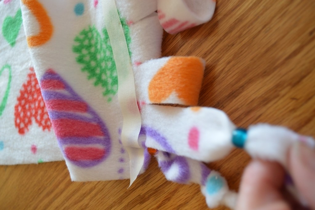 How to make a fleece scarf