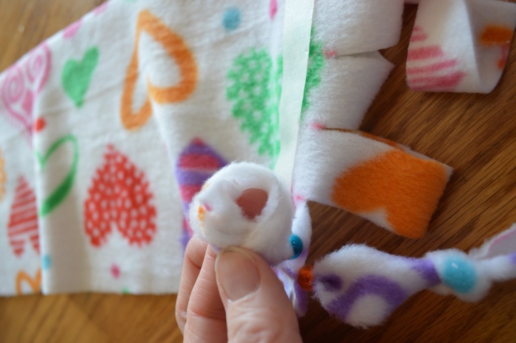 How to make a fleece scarf