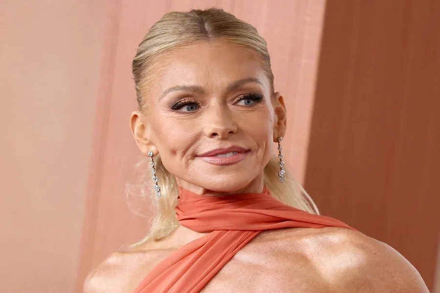 Kelly Ripa Height and Weight Secrets to Her Enduring Appeal