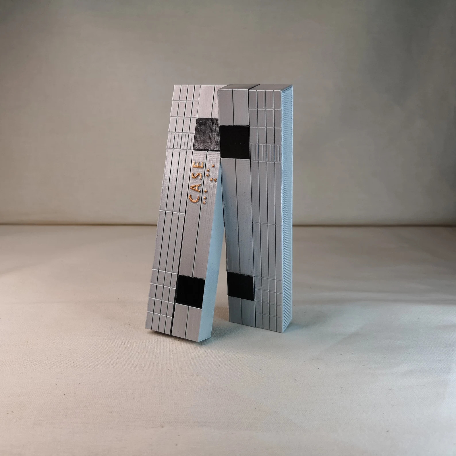 CASE Interstellar réplica del robot Amperio Azul