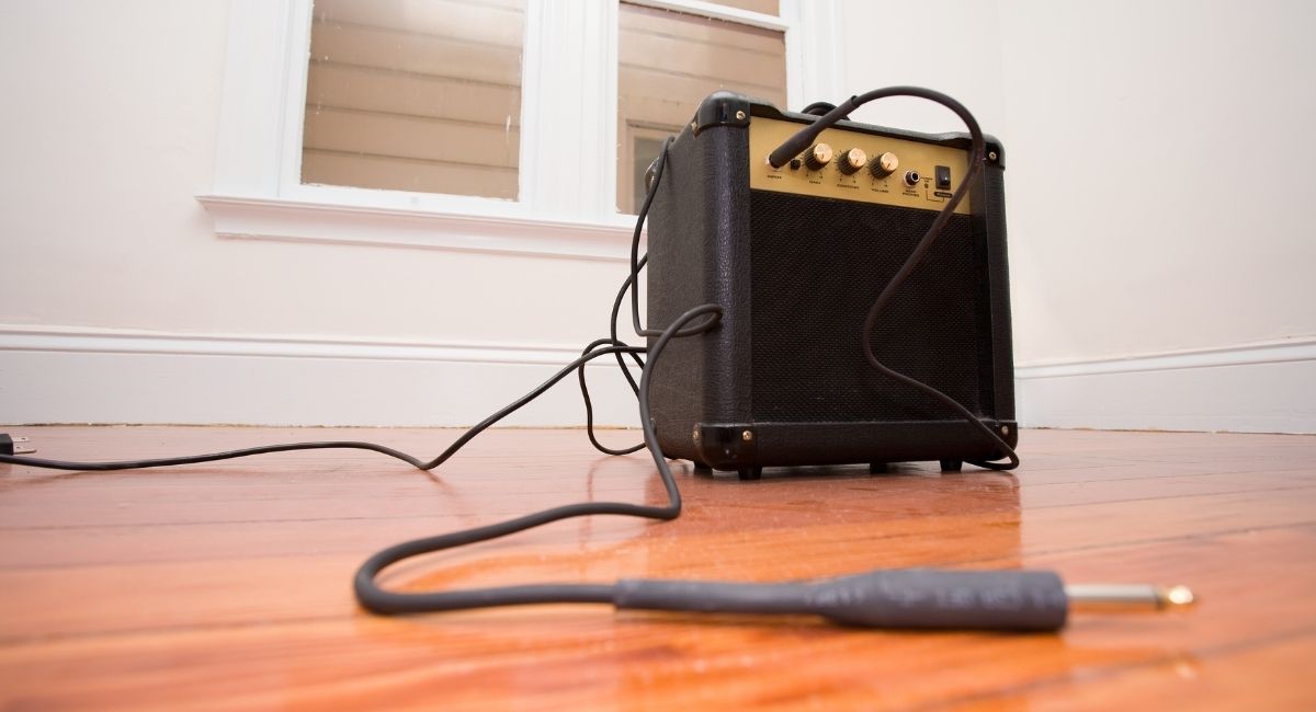 Tips on How to Remove the Humming Noise from an Amplifie