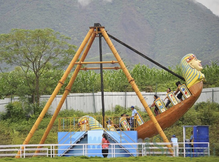 Swing Ship Amuse Engineering Ride