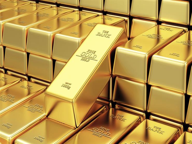 أسعار الذهب العالمية تهبط مع ارتفاع الدولار وسط ترقب