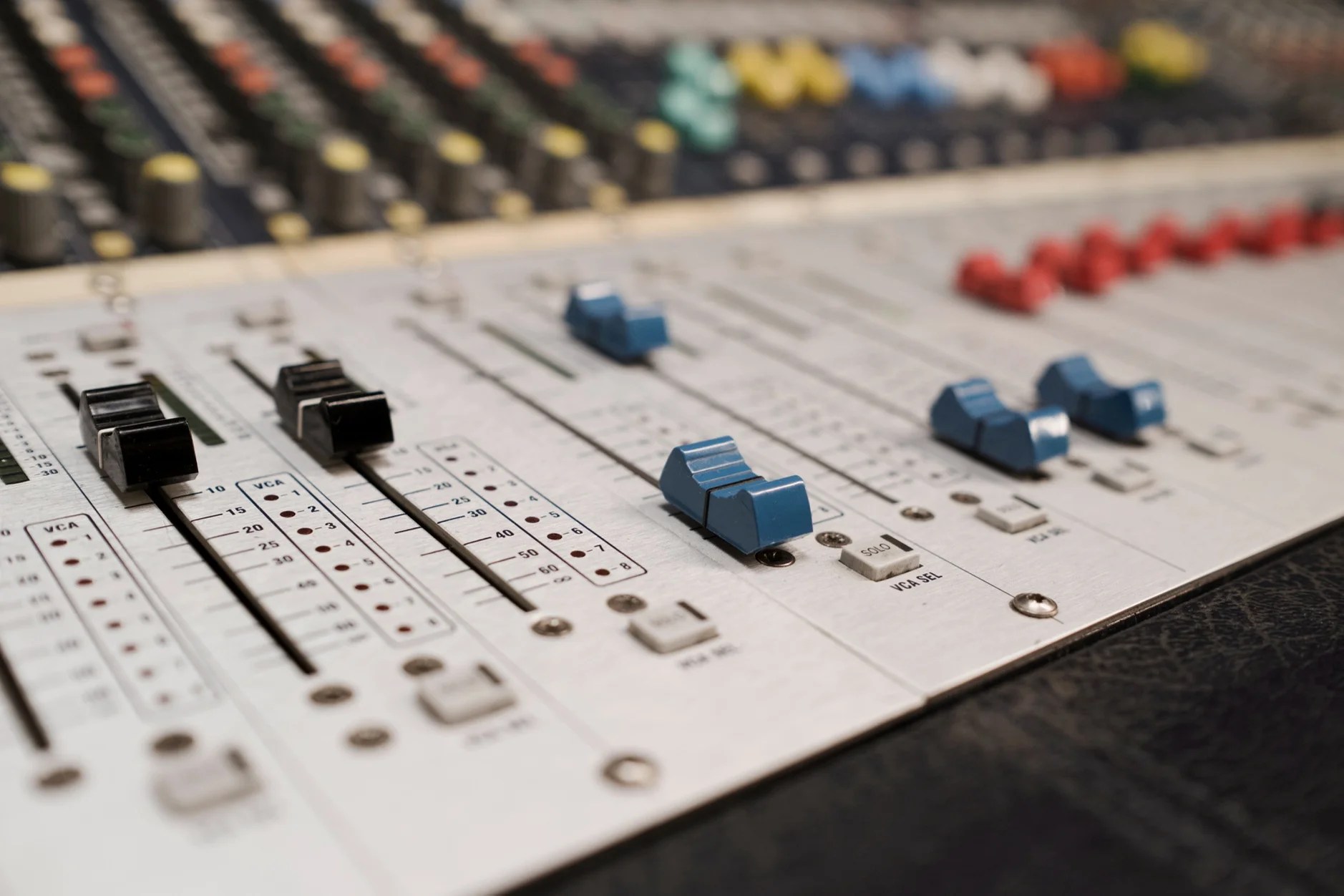 Digital vs. Analog Mastering Unveiled