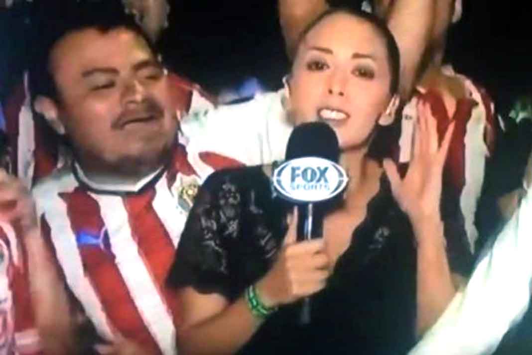 La reportera de la cadena Fox, María Fernanda Mora, fue manoseada por