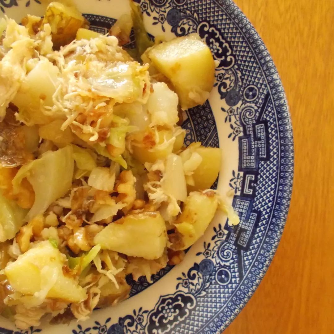 Bubble & Squeak… or put in a slightly more mundane way, cabbage and