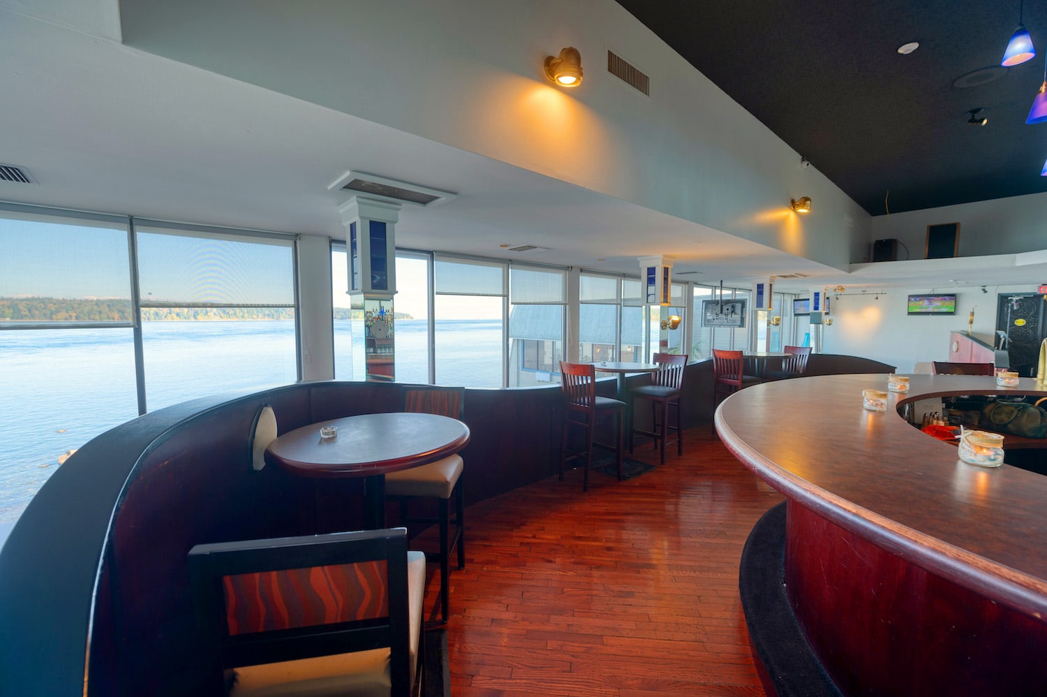 Gallery Anchor Waterfront Restaurant in Campbell River