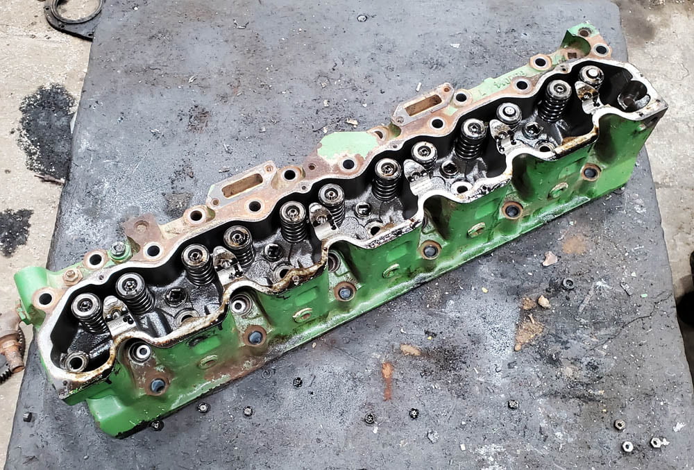 GOOD USED JOHN DEERE CYLINDER HEAD WITH VALVES AR85231 Anderson