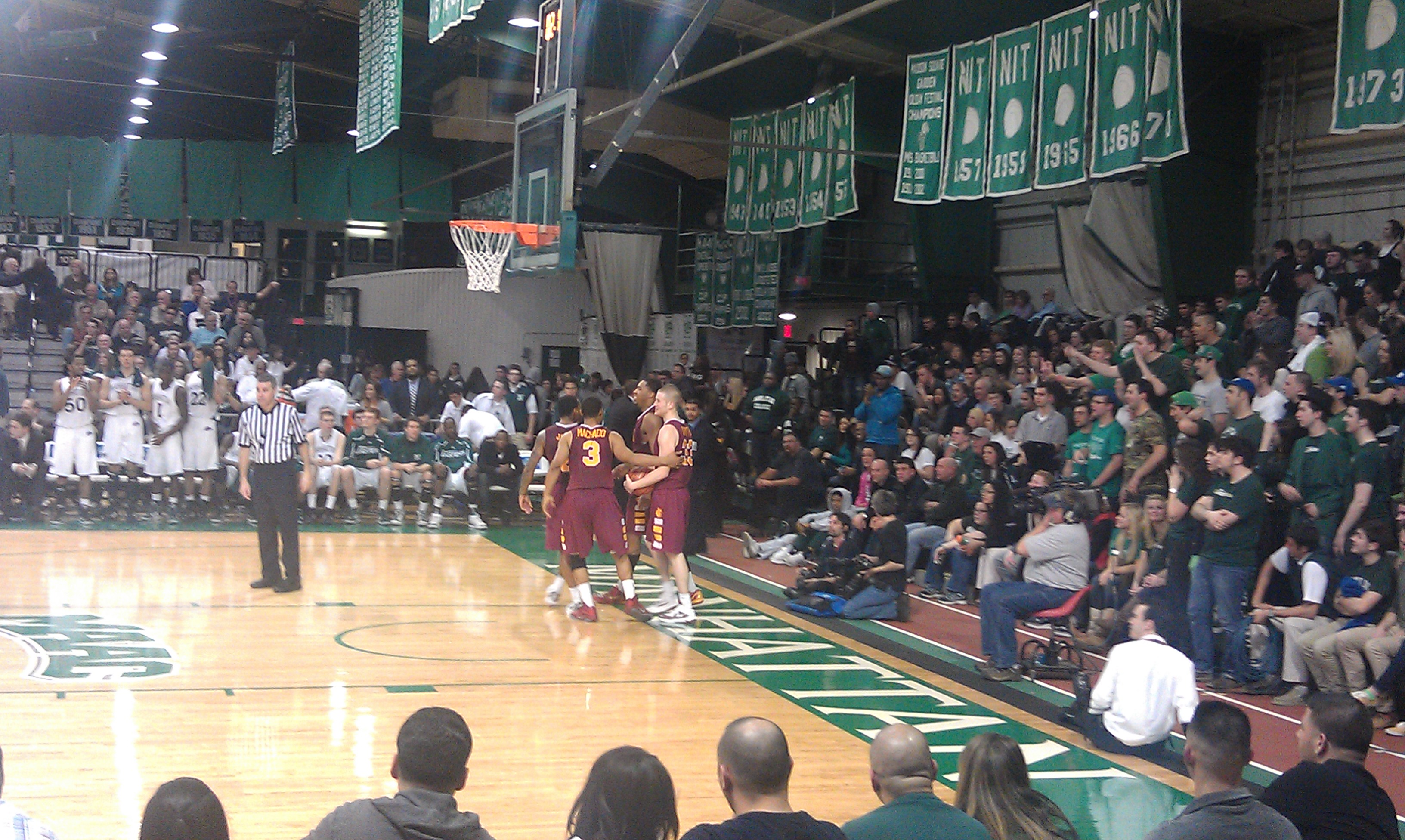 Iona vs Manhattan New York Basketball Rivalry Renewed The