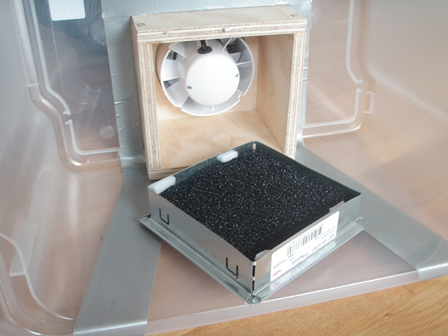 Compact airbrush booth