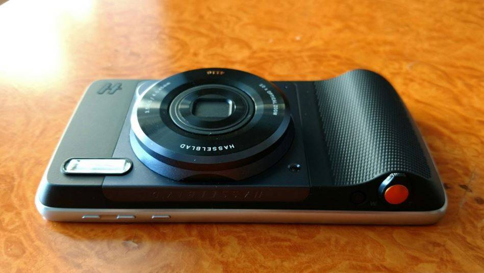 Moto Mod Hasselblad True Zoom now available through Verizon Android