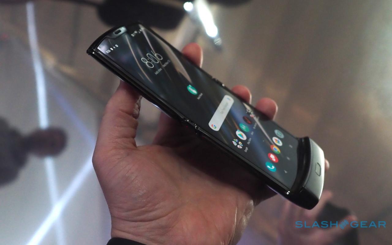 Motorola RAZR 2 foldable phone may be delayed until 2021