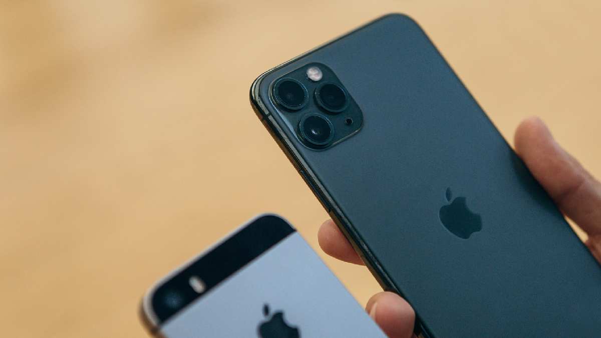 Apple Vision Pro 2 Brighter, Bolder Future with RGB OLEDs