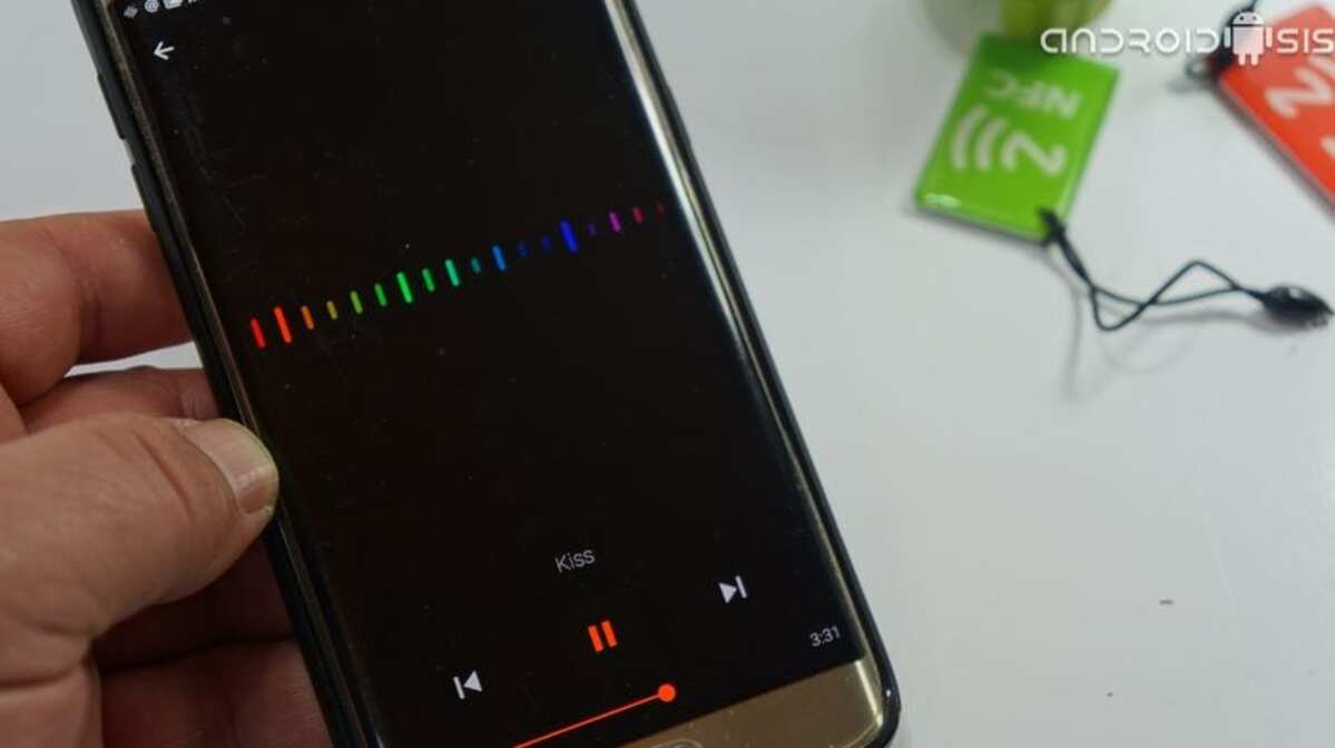AMOLED or IPS screen differences and which is the better option