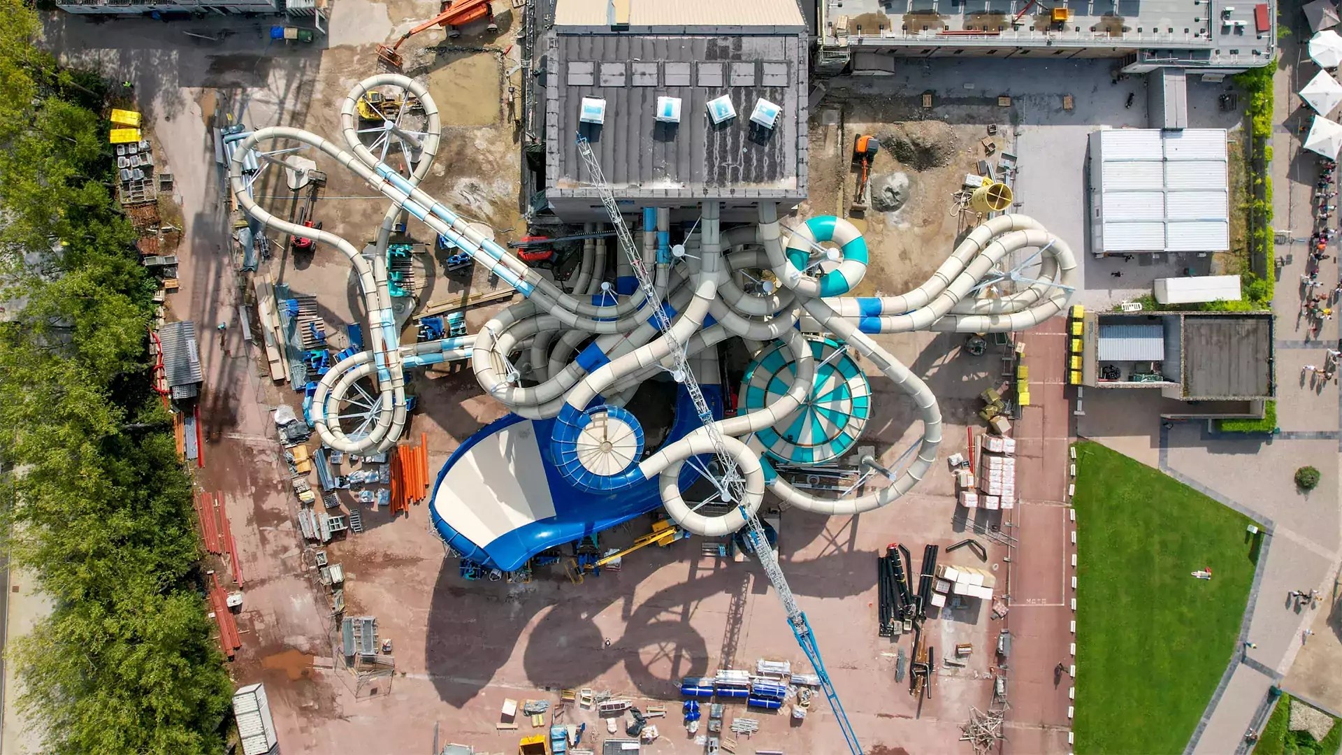 Aqualibi les nouveaux toboggans sont tous installés