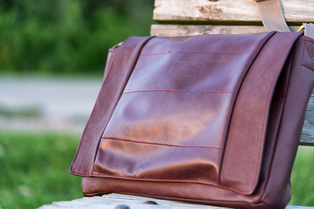 REVIEW The perfect messenger bag for an airline enthusiast