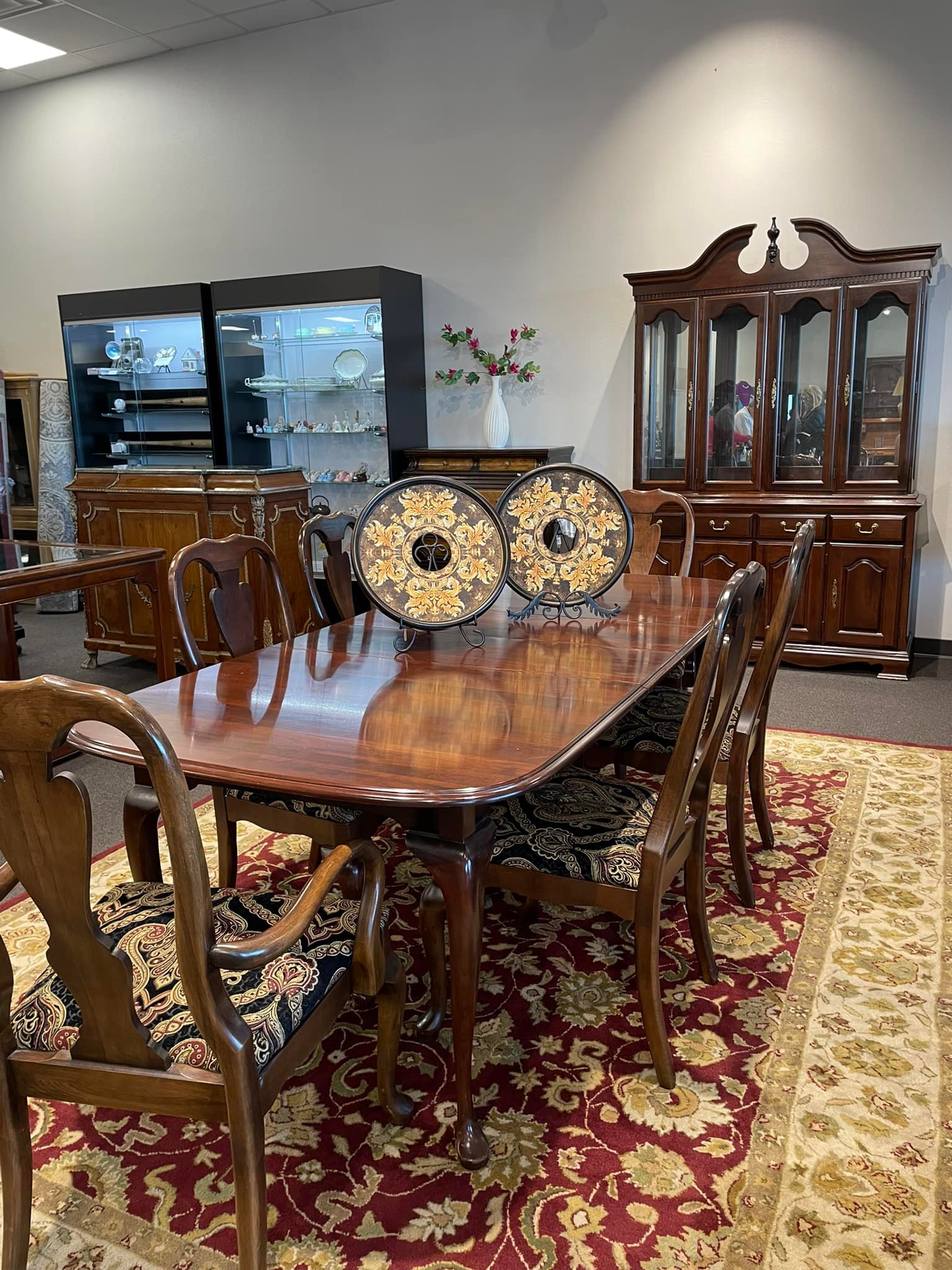 dining ANGELS' ATTIC UPSCALE RESALE