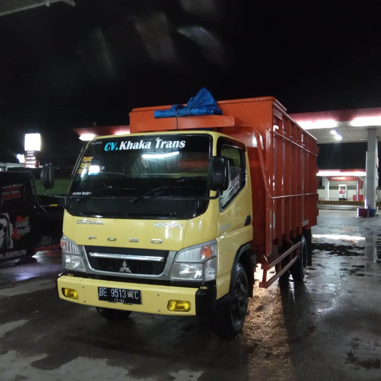 Mobil Truk Roda 6 Jasa Angkutan Barang Lampung