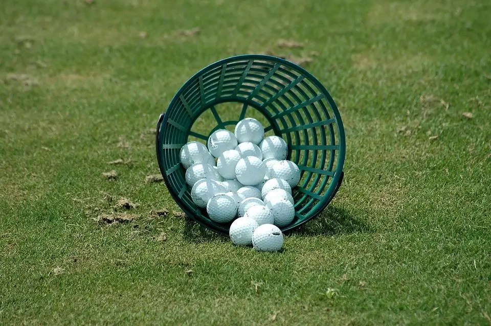 How Many Golf Balls In A Box, 5 Gallon Bucket, Case, Sleeve? (Be