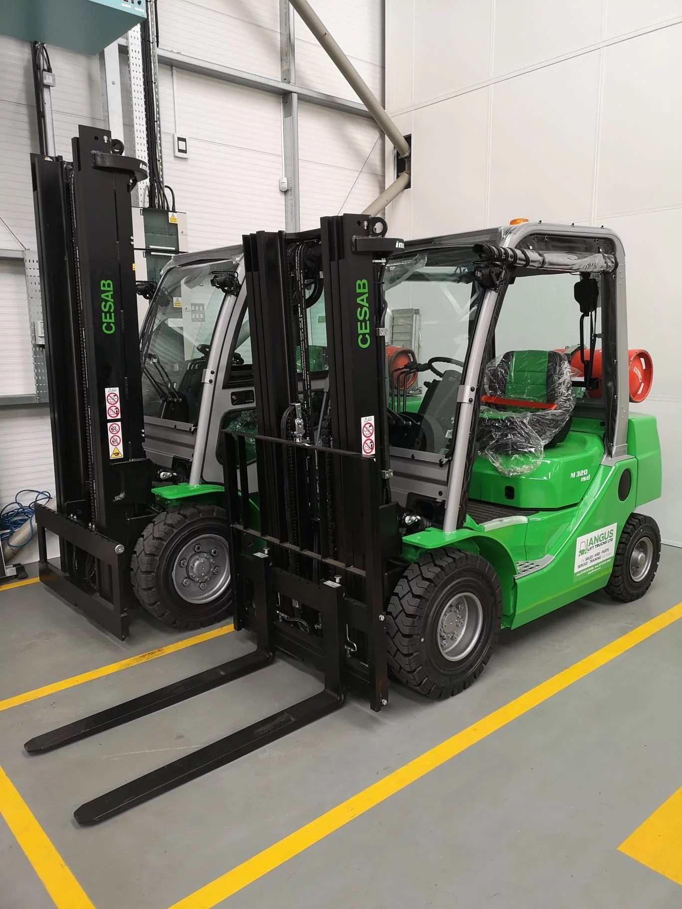 What is the Difference Between a Counterbalance and Reach Forklift?