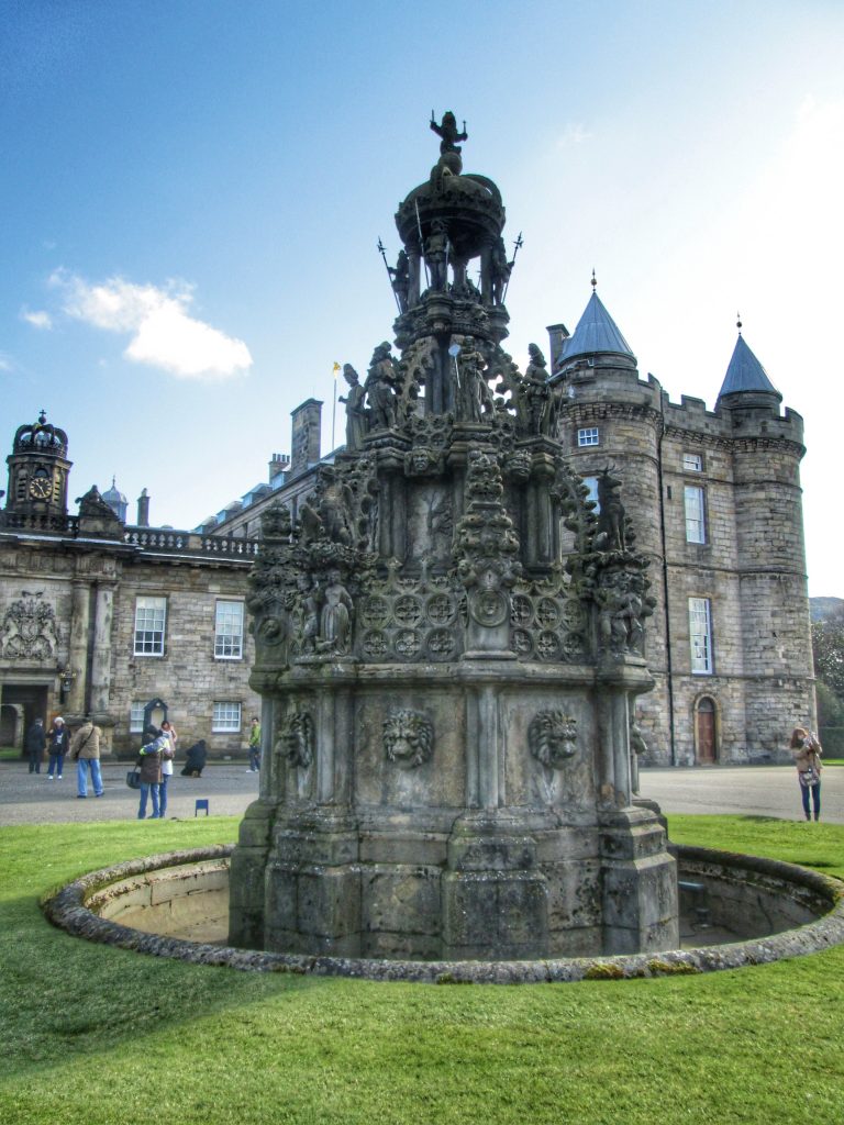 History Bite The Holyrood Palace Fountain An Historian About Town