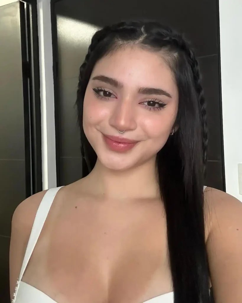 (aleruiz.mx) Ale Ruiz Bio, Age, Wiki, Boyfriend, Net Worth, Husband