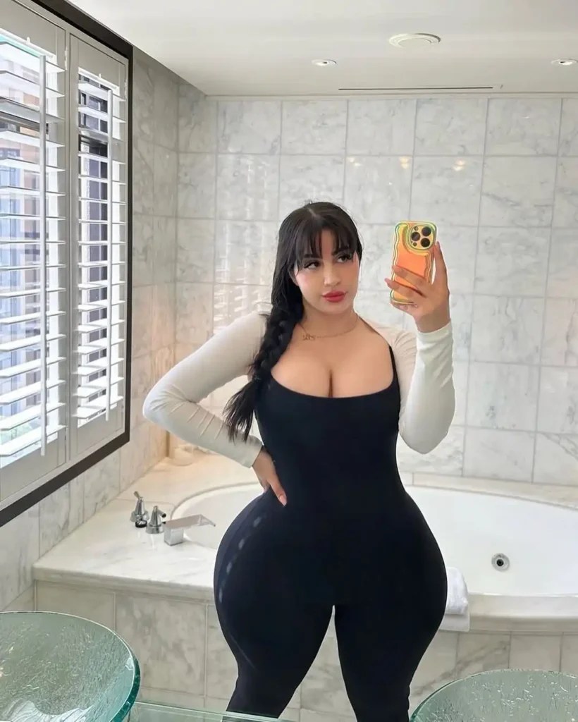 Amelia Curvy (meliaclaps) Bio, Age, Wiki, Net Worth, Married, Boyfriend, Husband