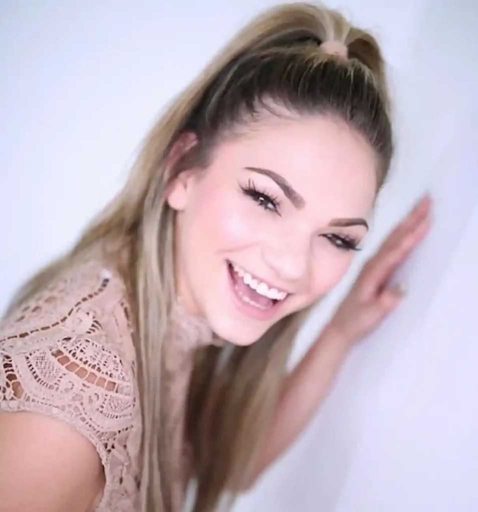 Athena Faris Bio, Age, Boyfriend, Husband, Net Worth, Wikipedia, Biography