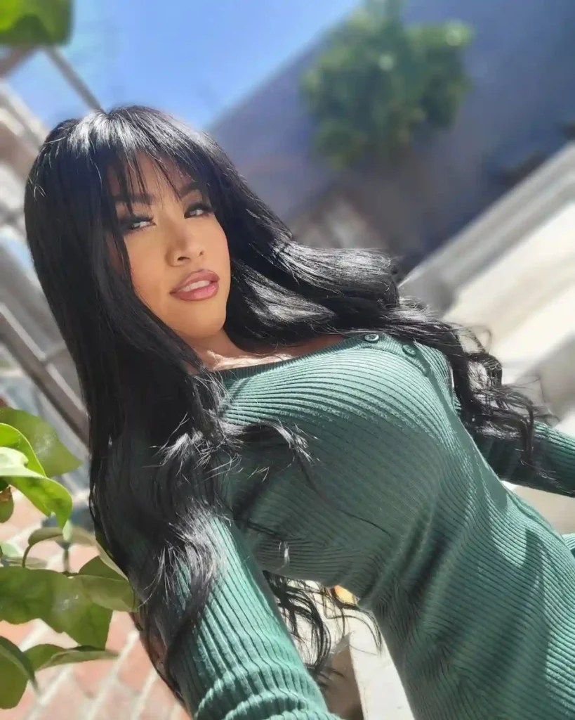 Ember Snow Wiki, Age, Bio, Boyfriend, Husband, Net Worth, Ethnicity, Height,