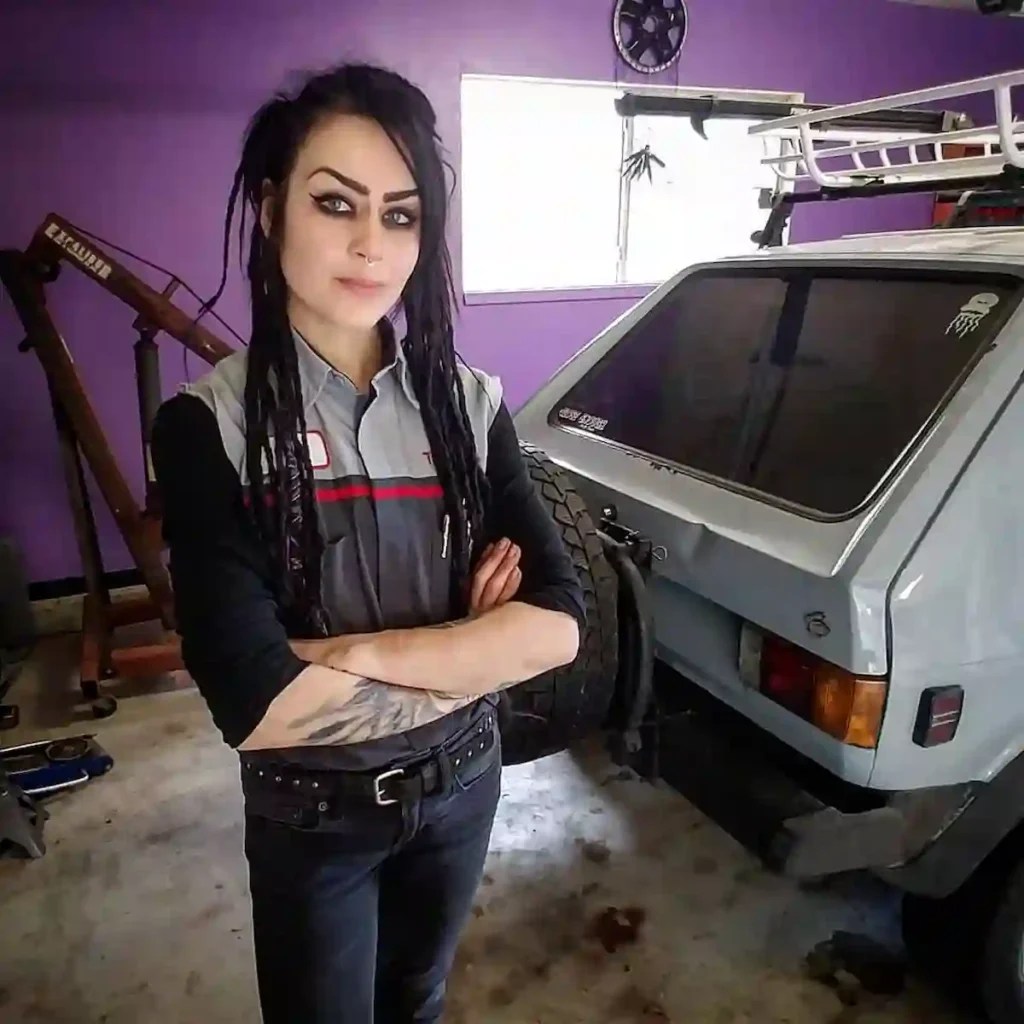 Faye Hadley Bio, Age, Wiki, Net Worth, Cars, Husband, Married?