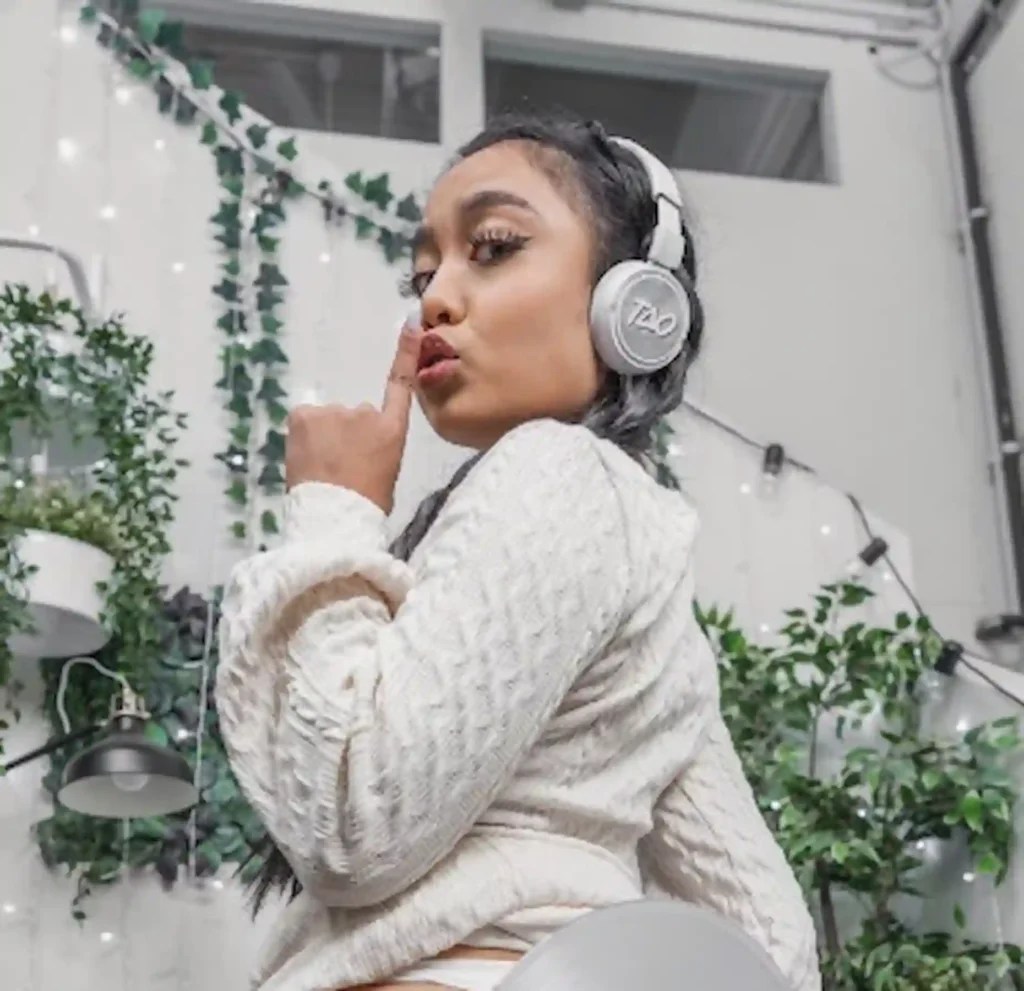 Luna Mills Bio, Age, Boyfriend, Wiki, Biography, Net Worth,