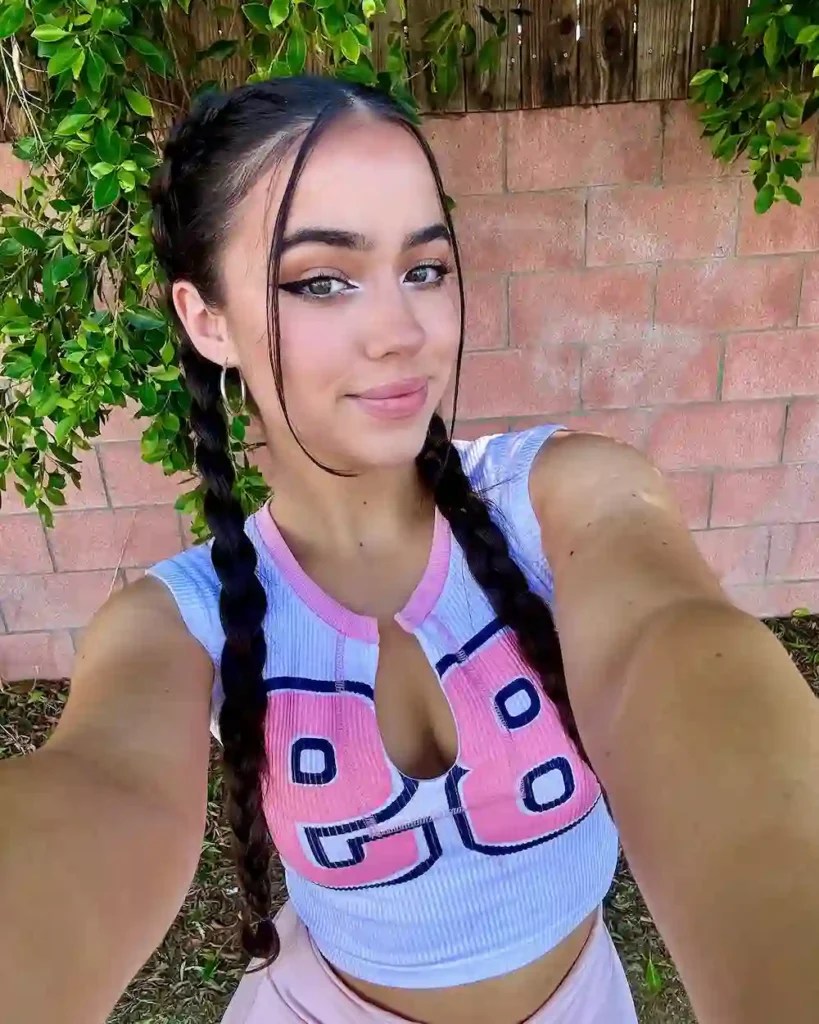 zoey Age, Bio, Net Worth, Wiki, Boyfriend, OF, Height