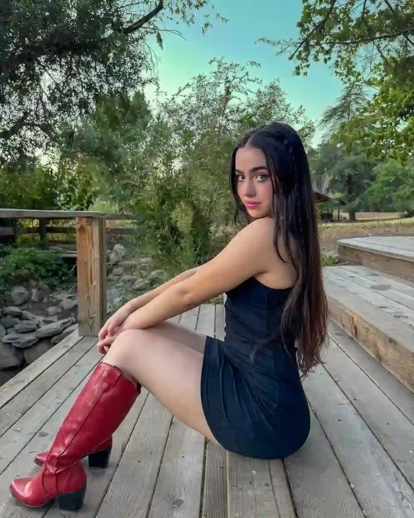 zoey Age, Bio, Net Worth, Wiki, Boyfriend, OF, Height