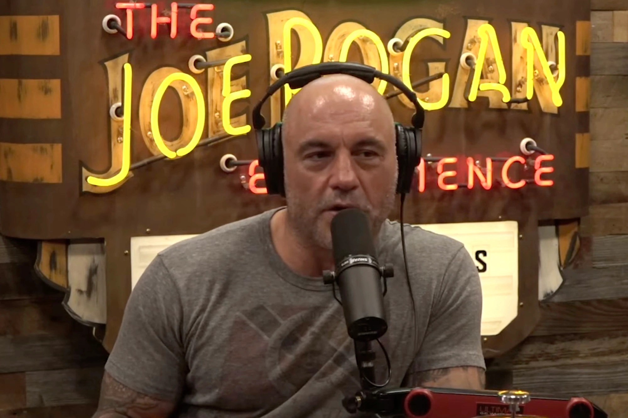 'Alex got a d**k the size of a baseball bat' Joe Rogan Called Jennifer