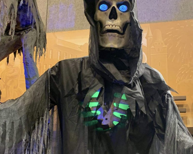 New For 2021 Towering Reaper With Digital Eyes From Morris Costumes