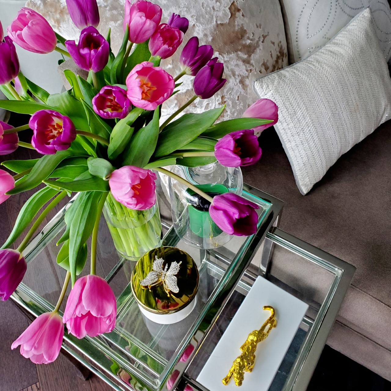 Amazing Benefits of Fresh Flowers in Your Home Designs