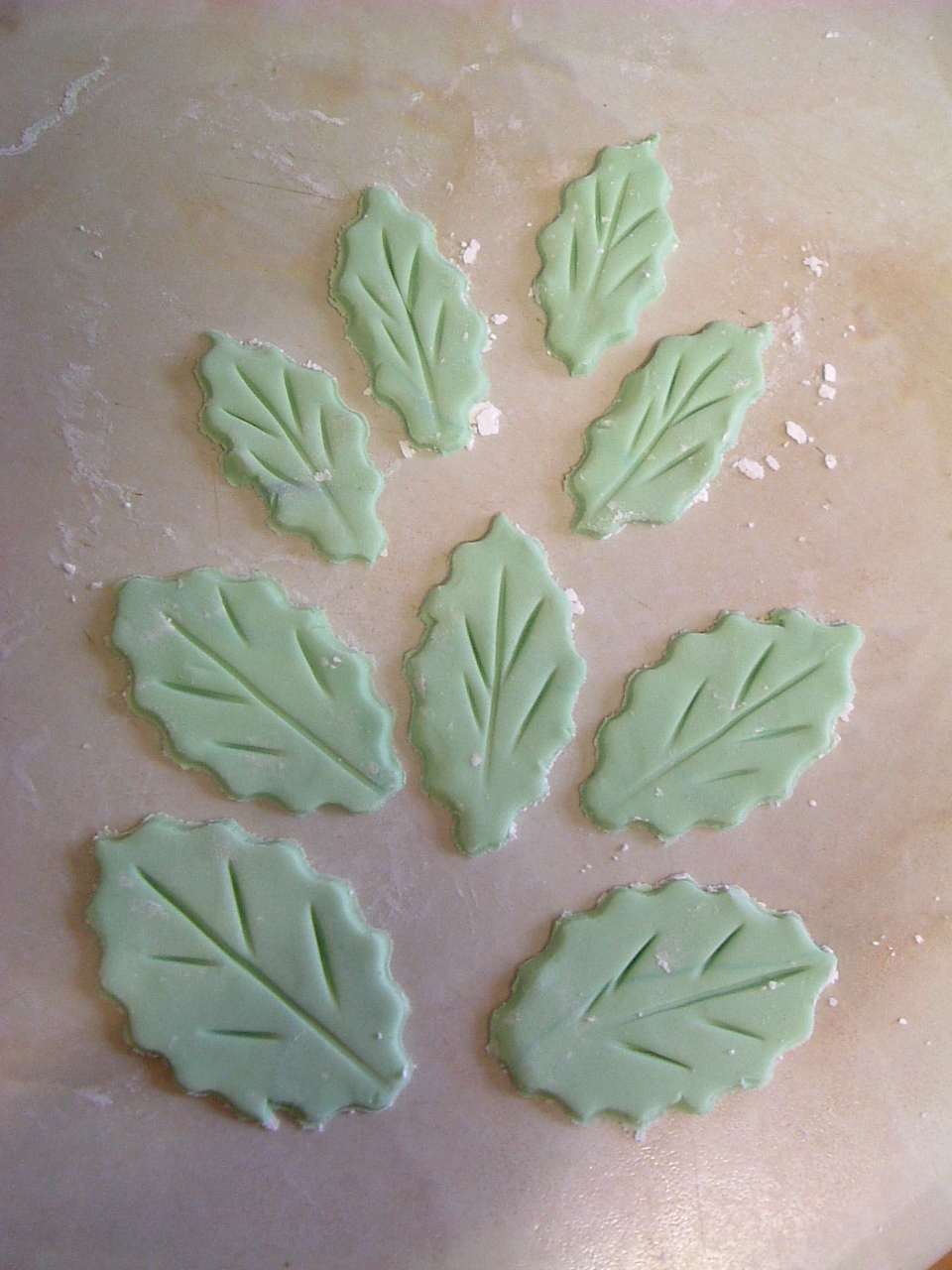 Icing holly leaves using pastry cutters Ann Foweraker