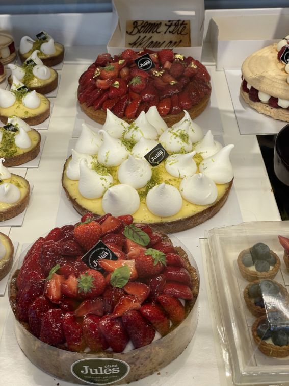 Breakfast and St. Antoine Market in Lyon