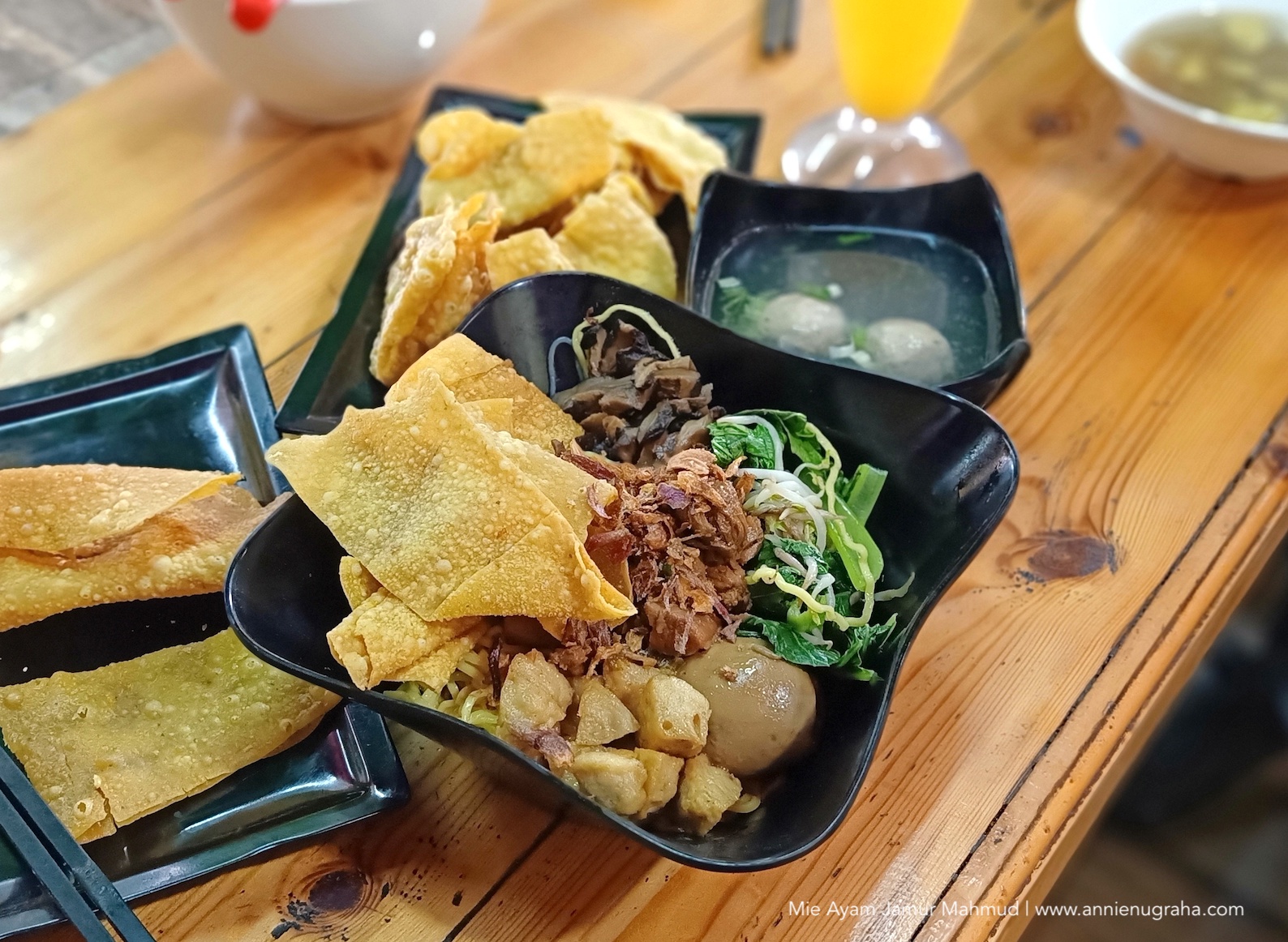 Mie Ayam Jamur Spesial Haji Mahmud. Mie Legenda Kota Medan