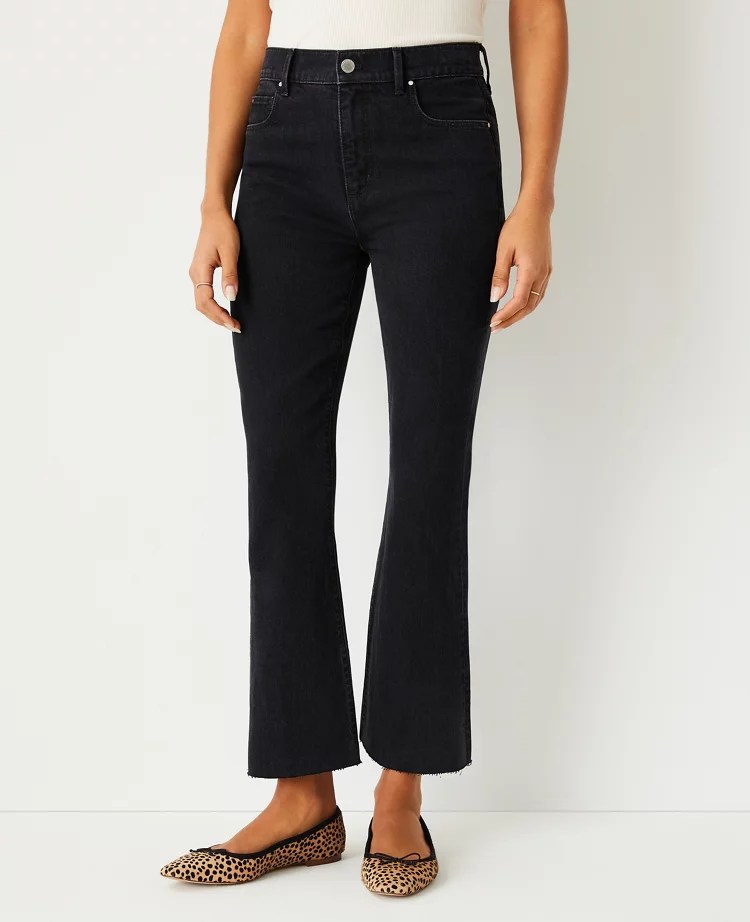 Sculpting Pocket High Rise Kick Crop Jeans in Washed Black