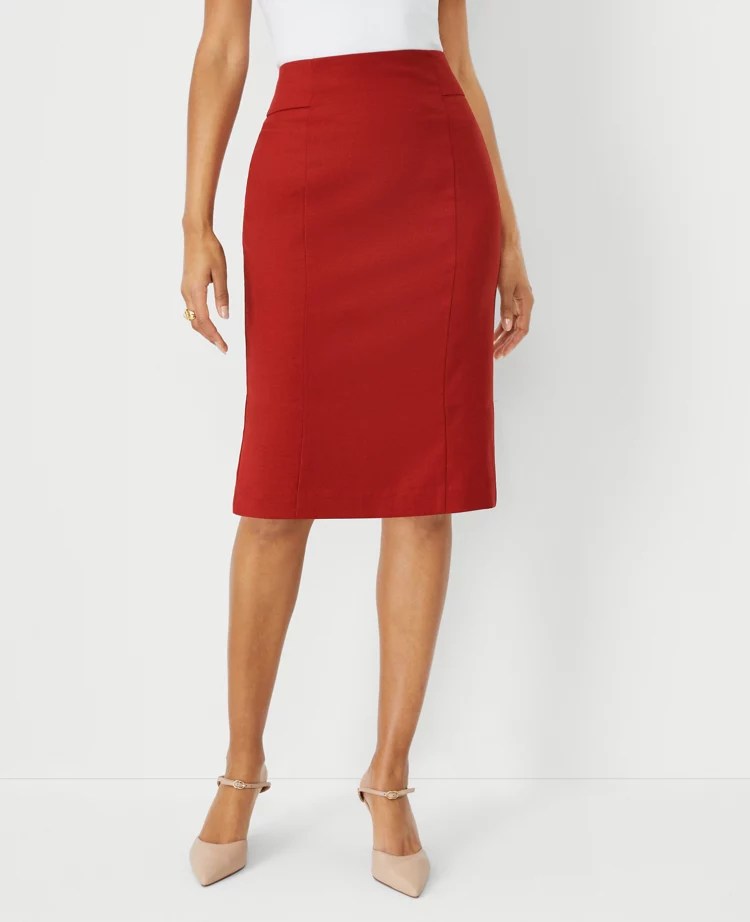 The High Waist Seamed Pencil Skirt in Lightweight Weave Curvy Fit