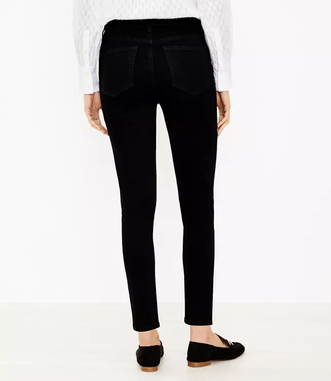 Petite Curvy Mid Rise Skinny Jeans in Black