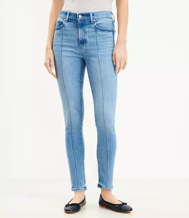 Petite Curvy Front Seamed Mid Rise Skinny Jeans in Light Indigo Wash